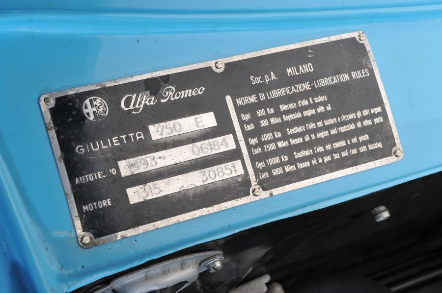 Моторный отсек Alfa Romeo Giulietta SVZ (750) 1956 года  (фото 22 из 27)